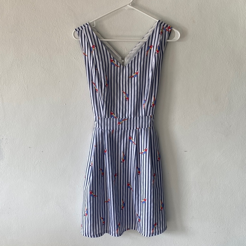 Adorable parrot dress 🦜